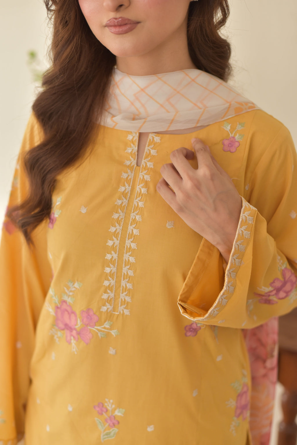 Sunaina Farshi Shalwar Emb 3pc