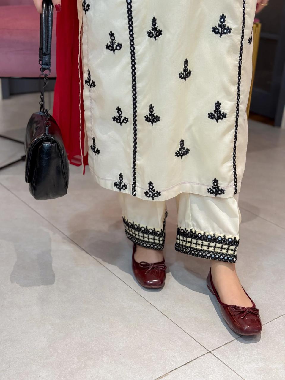 Taaj Embroidered 3pc