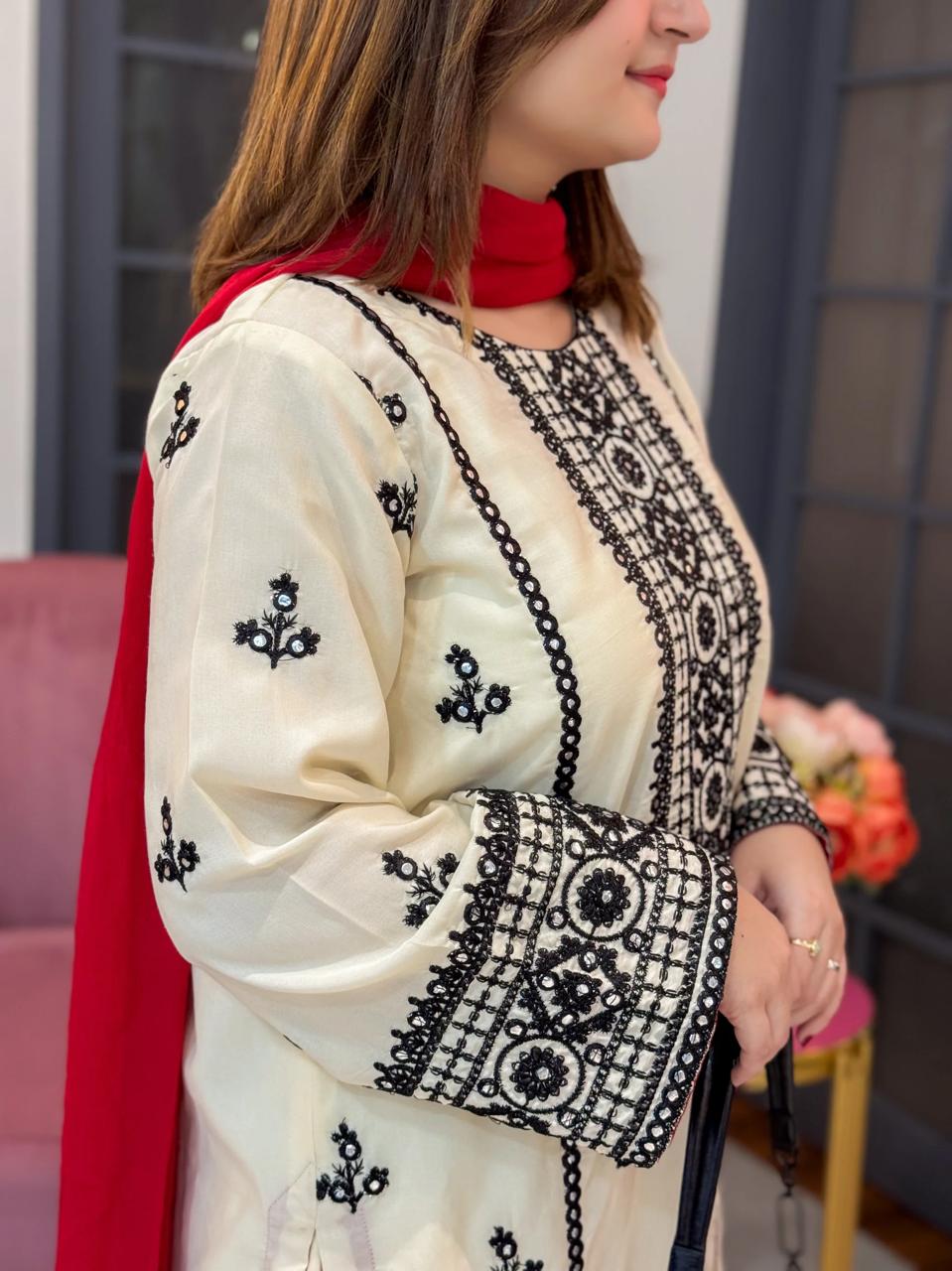 Taaj Embroidered 3pc