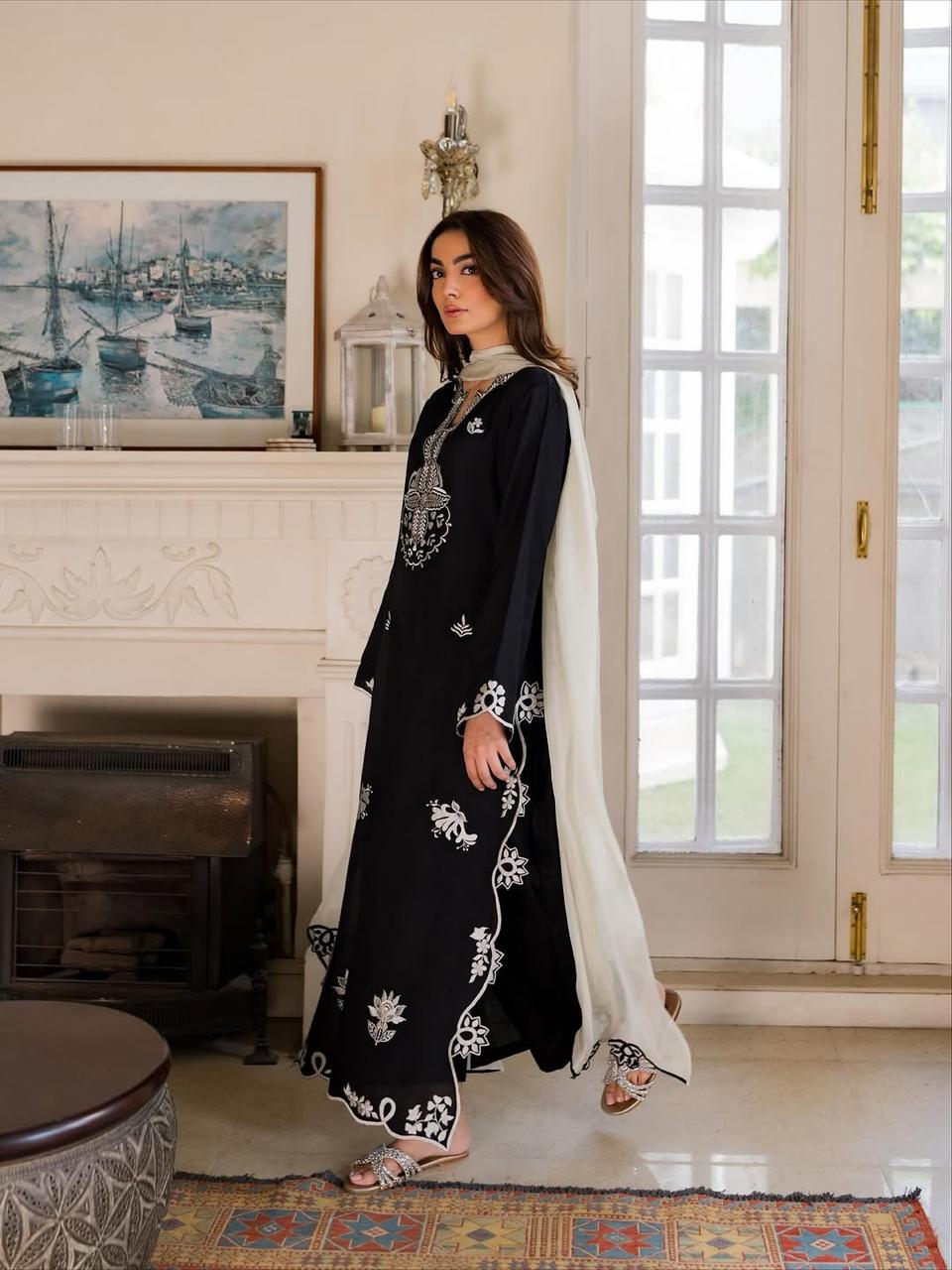 Haniyah Embroidered 3pc