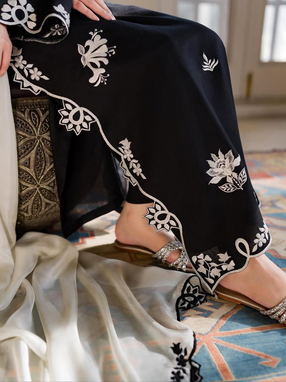 Haniyah Embroidered 3pc