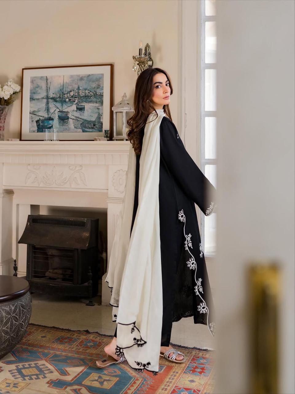 Haniyah Embroidered 3pc