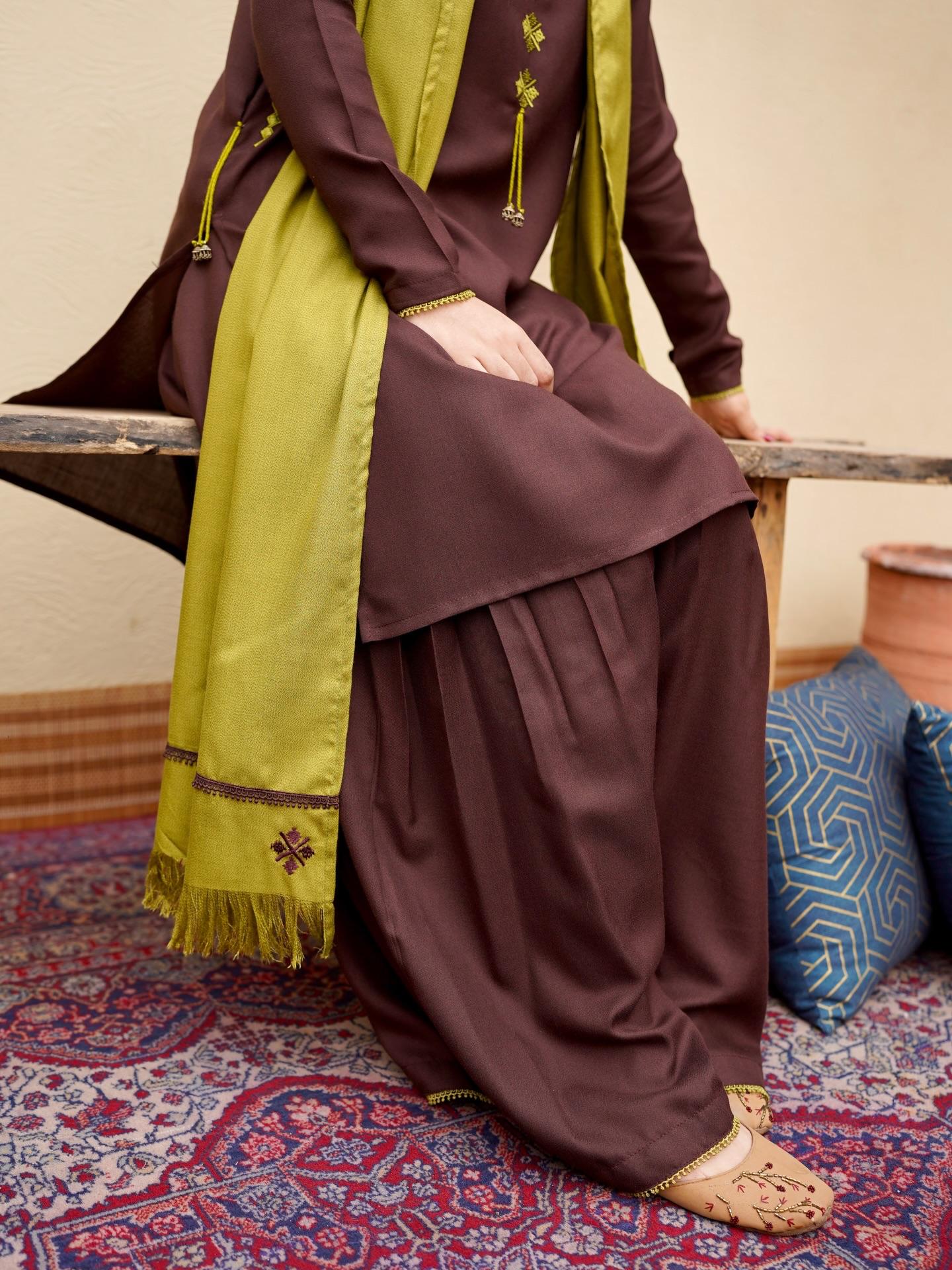 Pista Embroidered 3pc