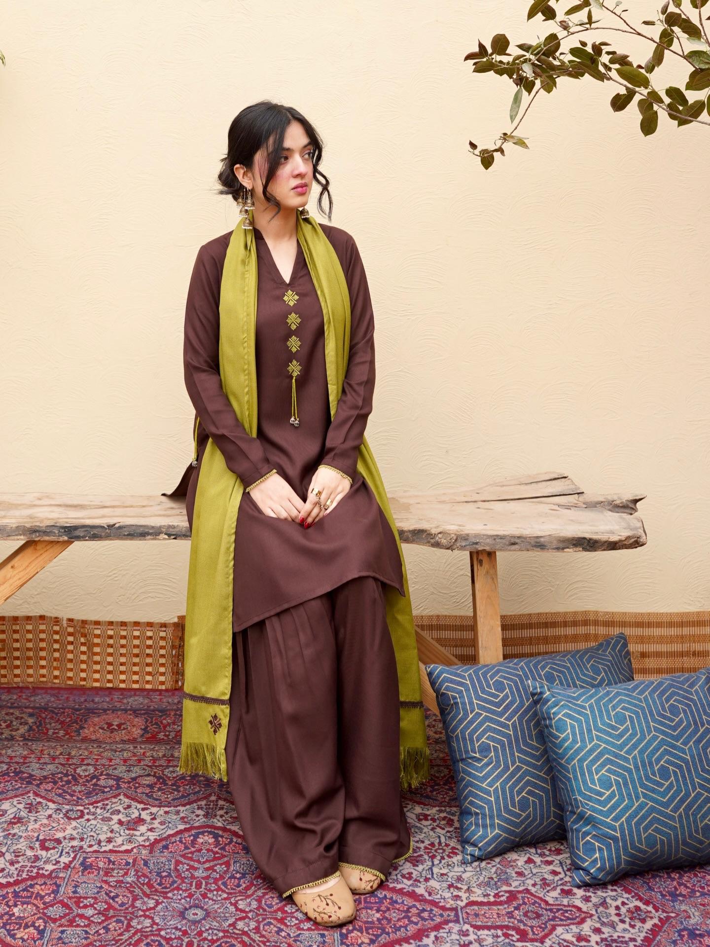 Pista Embroidered 3pc