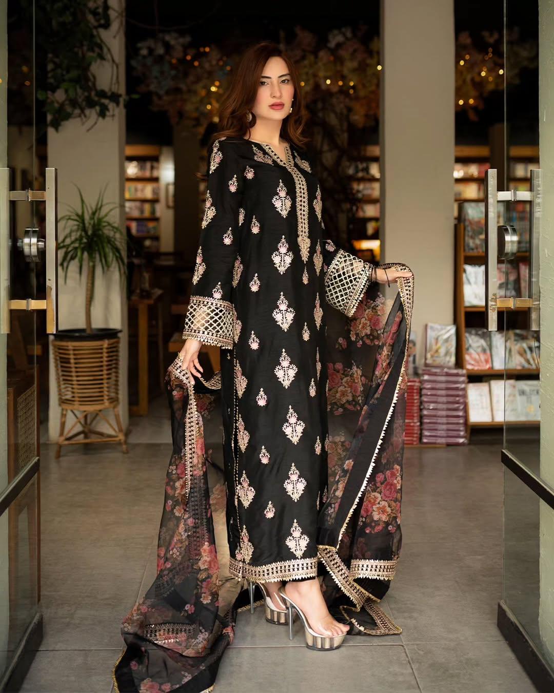 Amor Embroidered 3pc